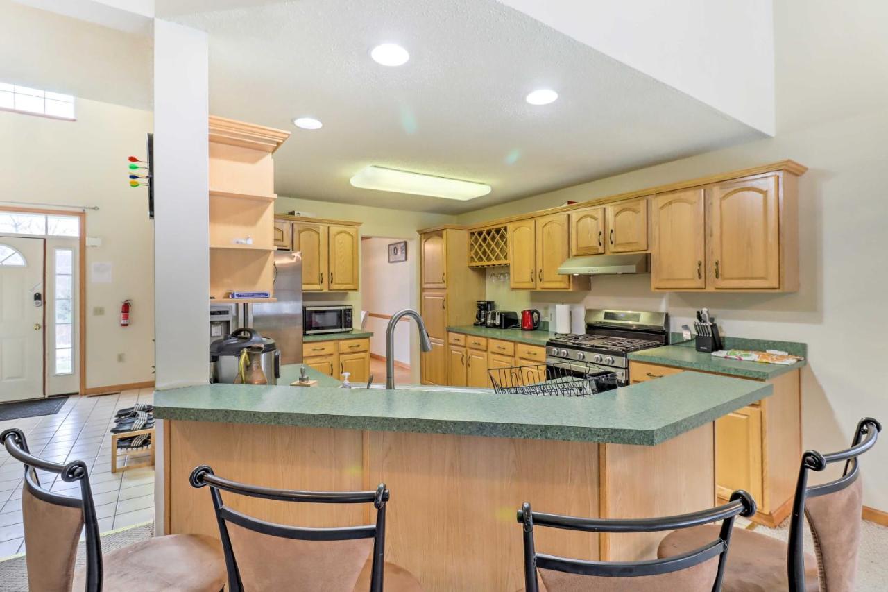 Holiday home Poconos Vacation With Pool And Game Tobyhanna