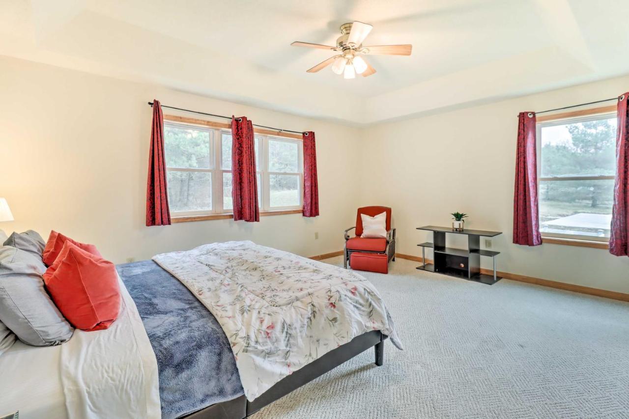 Poconos Vacation With Pool And Game Holiday home