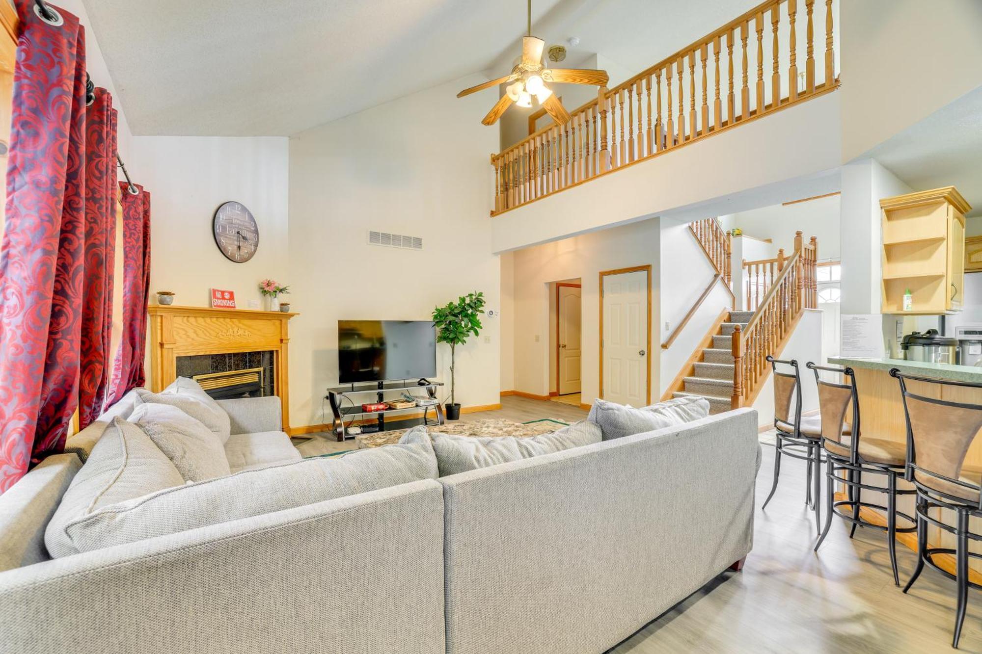 Poconos Vacation With Pool And Game Holiday home *