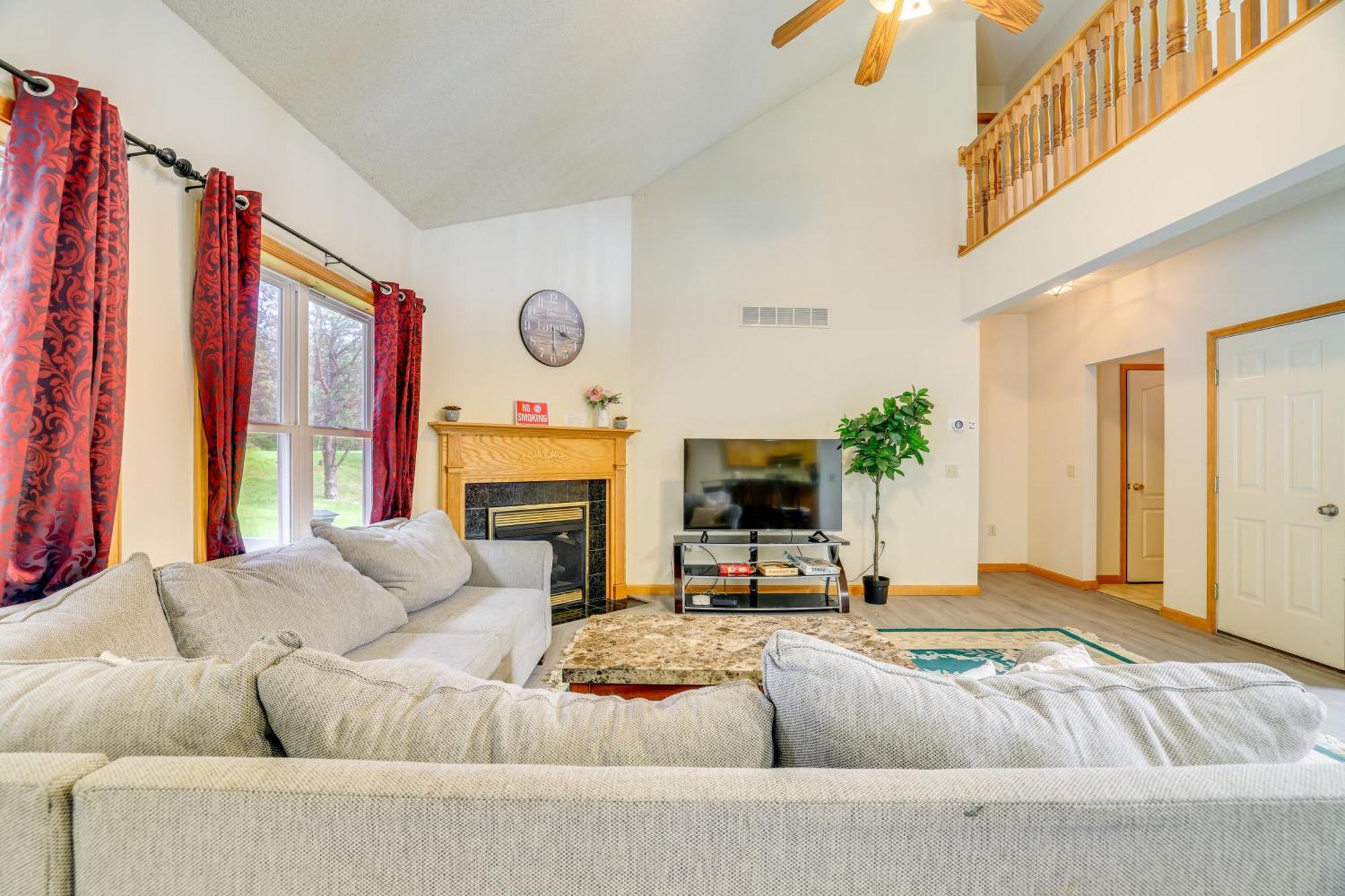 Holiday home Poconos Vacation With Pool And Game Tobyhanna