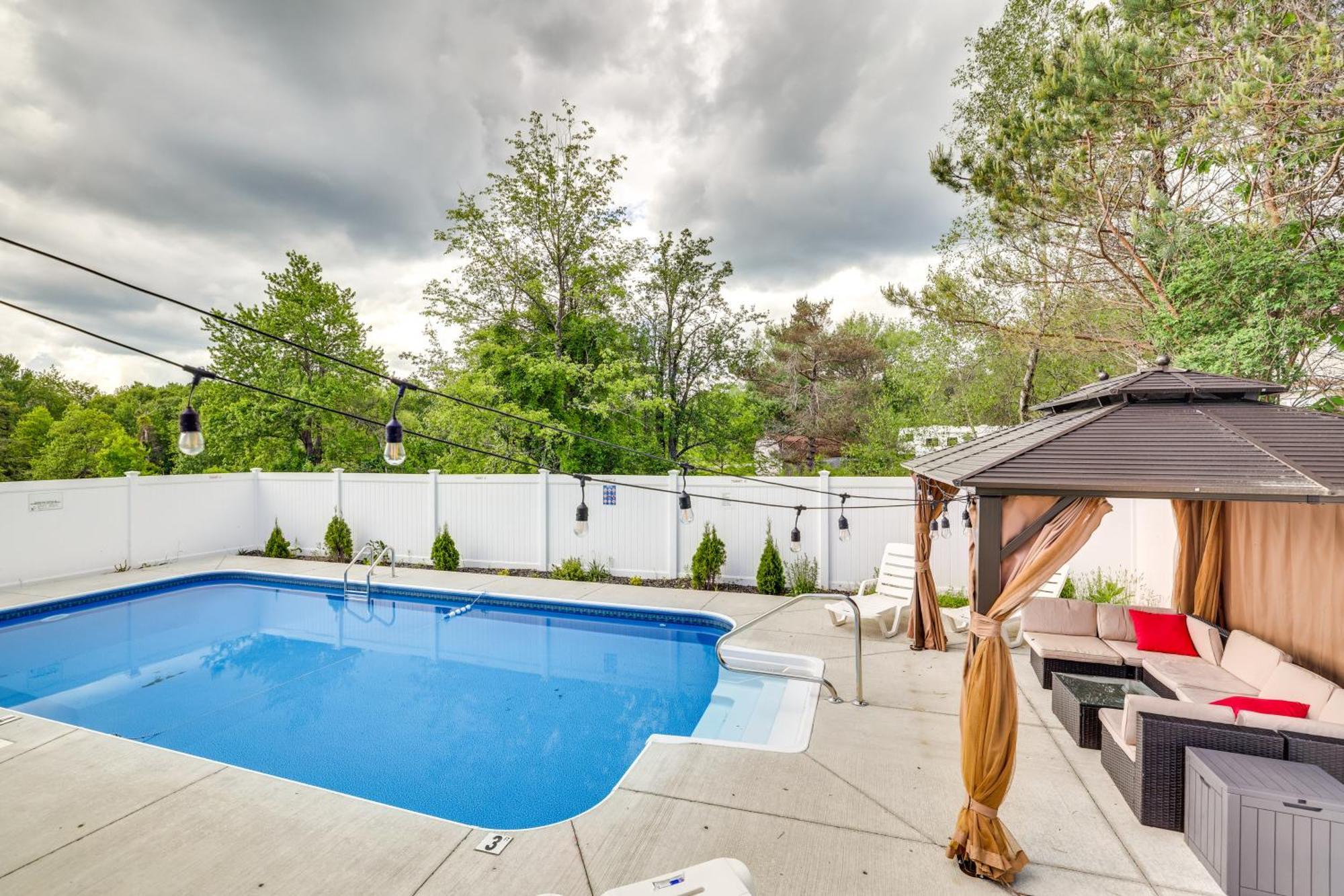 Holiday home Poconos Vacation With Pool And Game