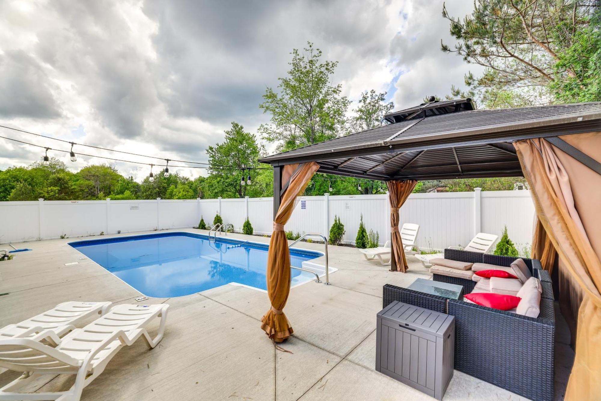 Poconos Vacation With Pool And Game Holiday home *