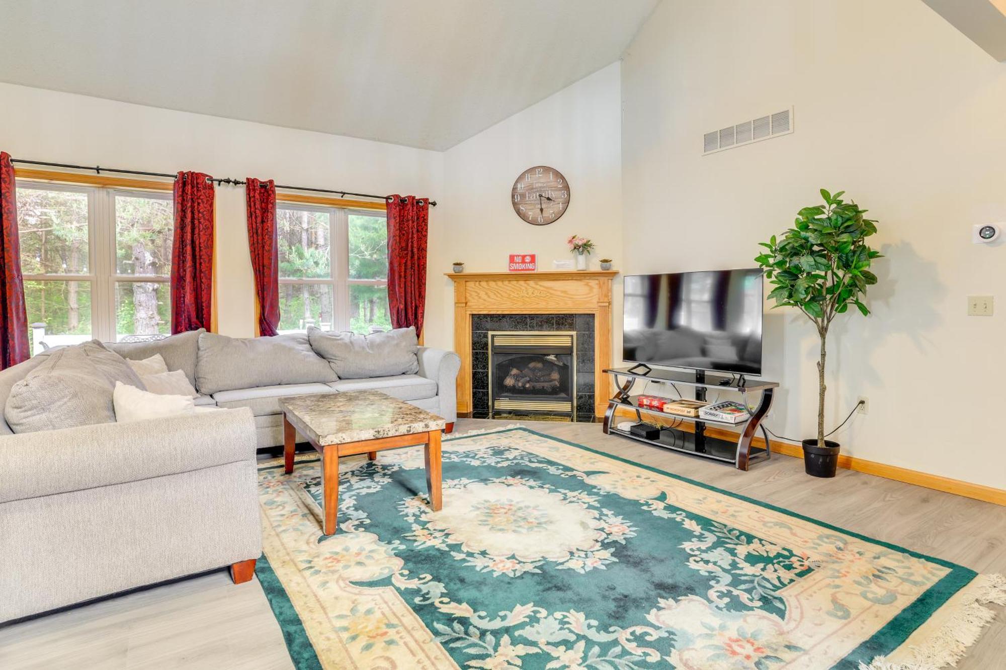 Holiday home Poconos Vacation With Pool And Game *